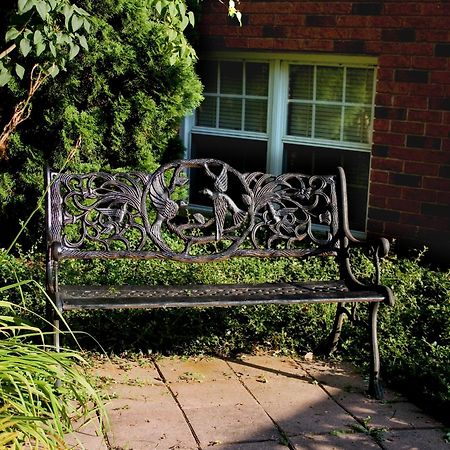 A Li'L Bit Of Eden Bed & Breakfast Niagara-on-the-Lake ภายนอก รูปภาพ